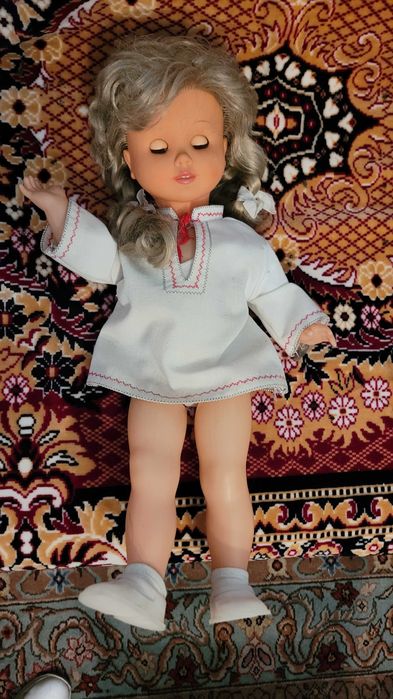 Papusa veche de vanzare