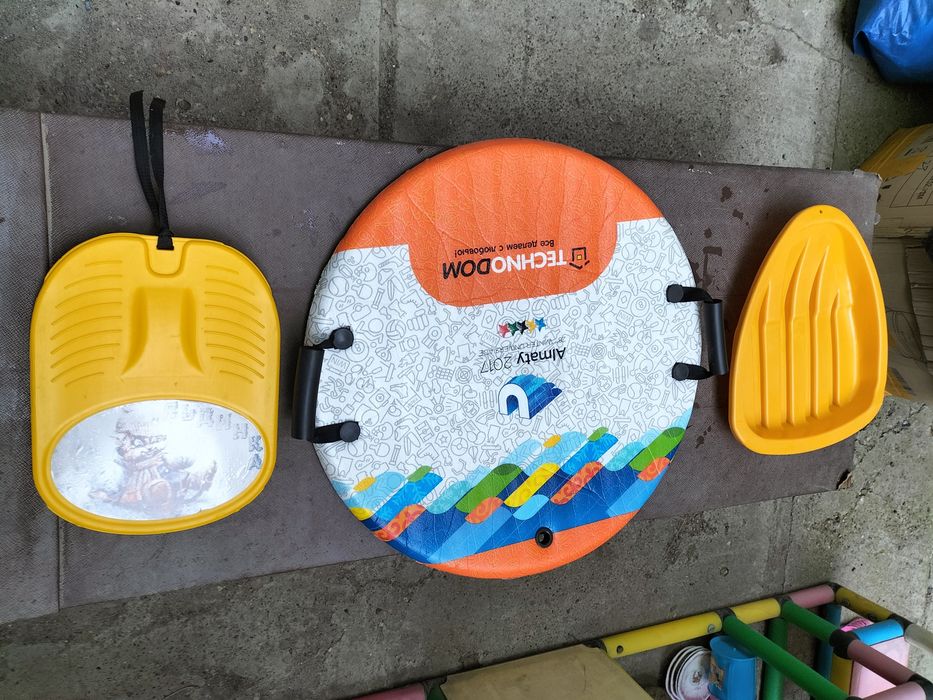 Продам санки ледянки разные.