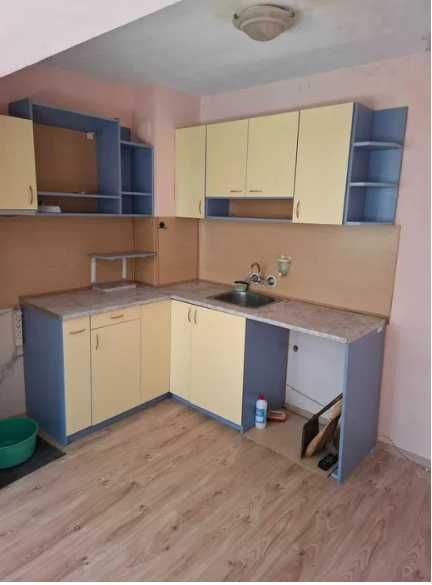 Тристаен свободен апартамент Владиславово-Касабова