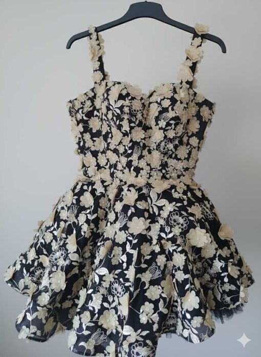 L'HÉRITAGE NOIR: Роклята-шедьовър с 3D цветя!