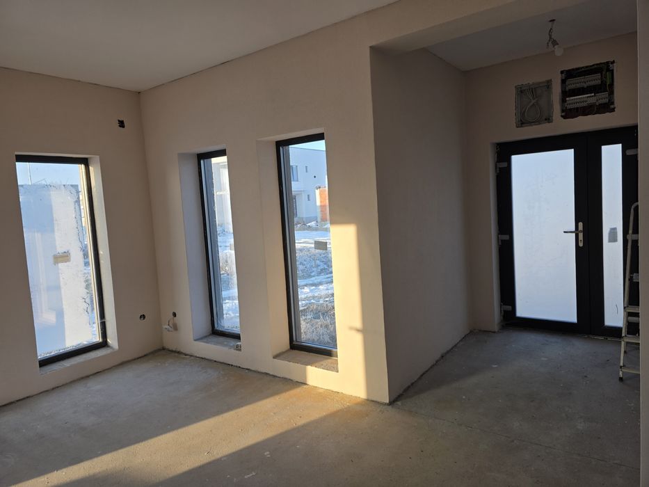 Vând casă 3 camere ,3 bai, Sântandrei înscrisă in CF.(Zona drumul expres, terenurile de tenis)