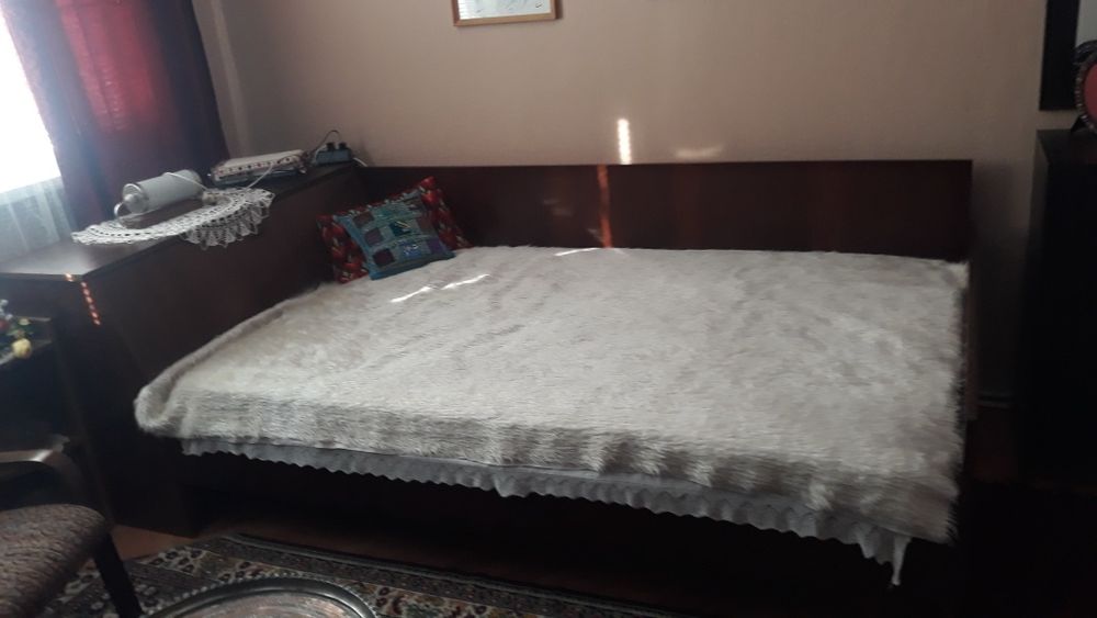 Приста, диван и табуретки