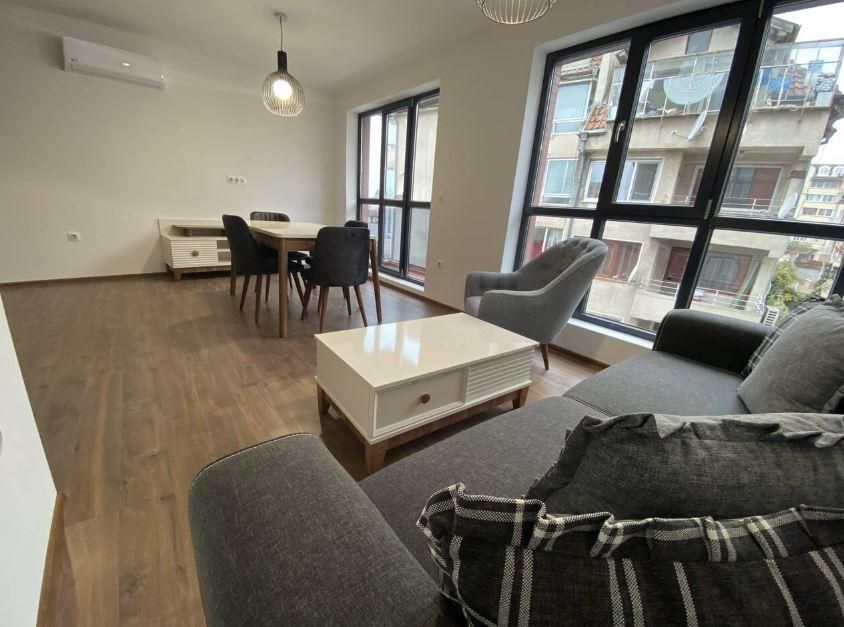 Дава се под наем Тристаен апартамент в Варна, Център - 90 кв.м за 800 € - Снимка #1