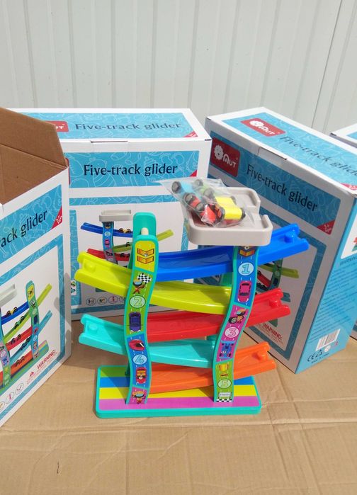 Нов модел писта 5-ца пързалка с колички и платформа