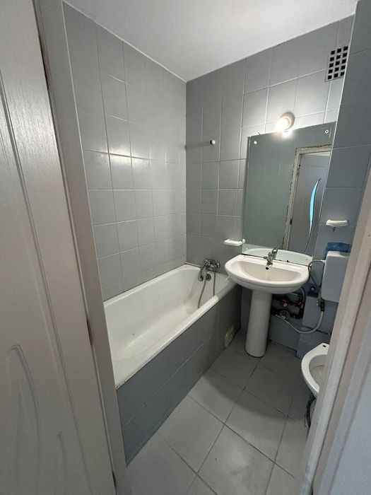 Vand apartament 4 camere 80 mp