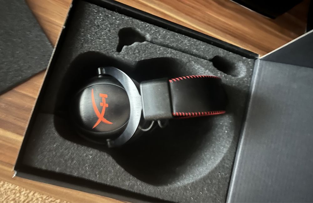 Продам hyperx cloud core