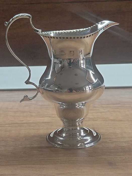 Продавам антична сребърна кана Англия 1870 година Уникална