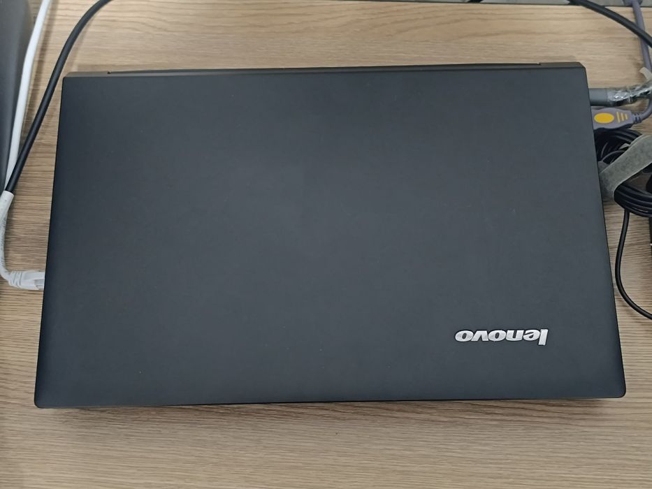 Noutbuk Lenovo B590 500/4Gb sotiladi