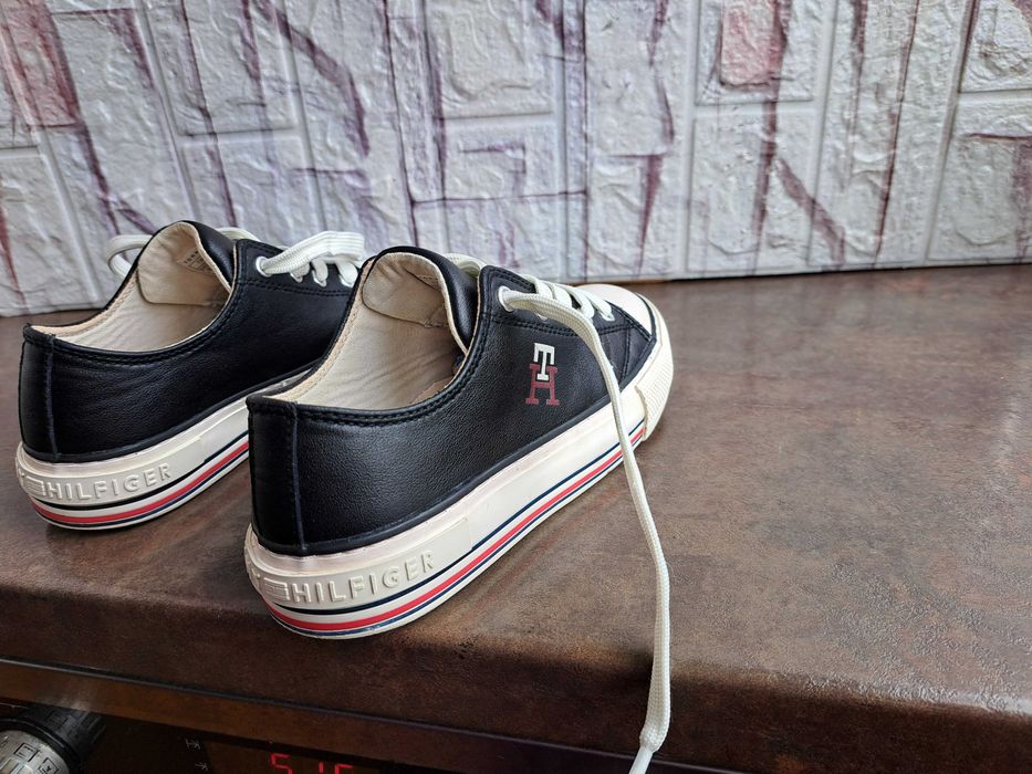 детски маратонки,кожени кецове,спортни обувки,Tommy Hilfiger,номер 32