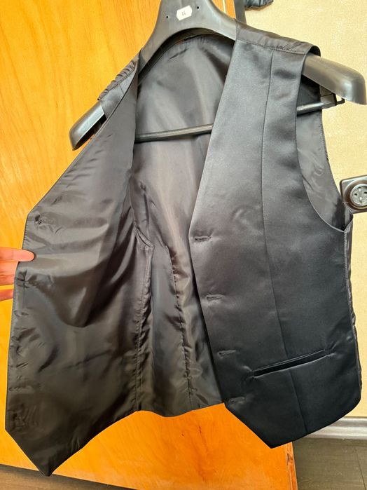 Черен костюм            .