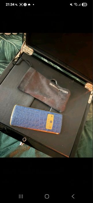 Vertu Signature S – луксозен телефон, злато, сапфир, рубин