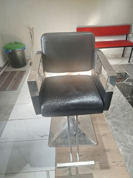 Кресла для парикмахерских