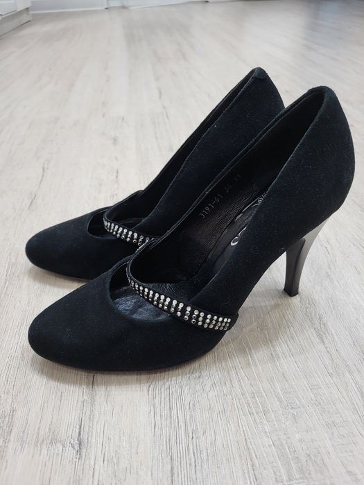 Продам замшевые туфли