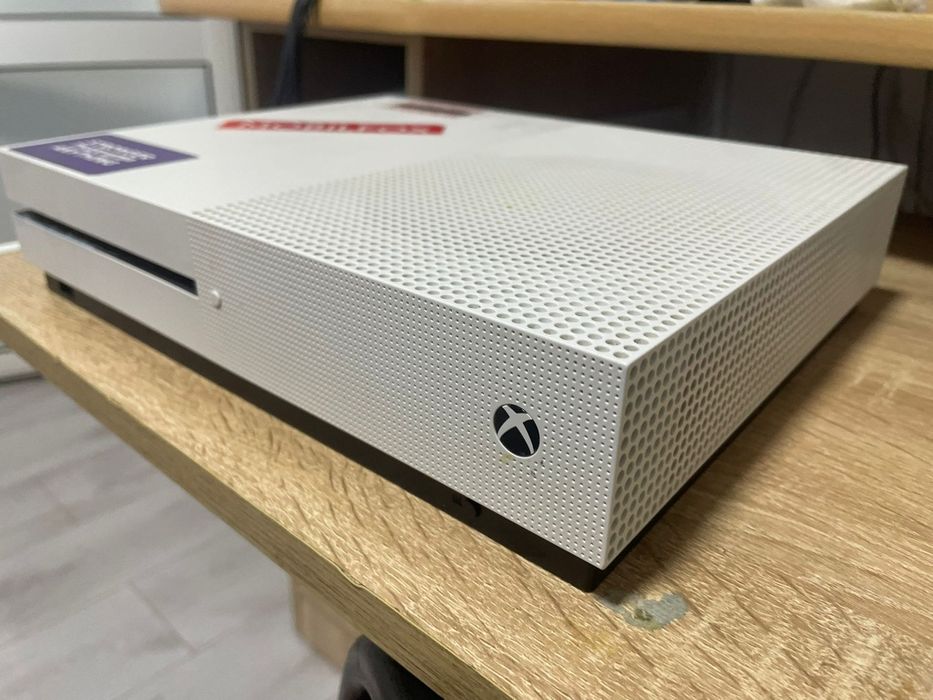 Vând xbox one 1T