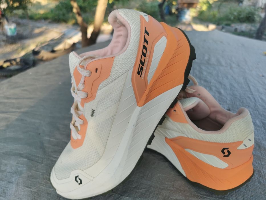 Adidasi Scott Dama 38 La Sportiva Mammut Salewa Salomon Arcteryx