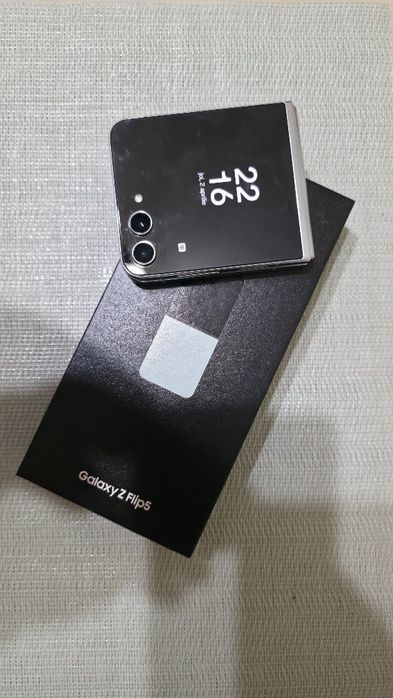 Vand telefon Galaxy Z Flip 5