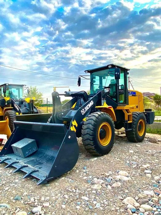 на складе Продаем фронтальный погрузчик XCMG LW300FN 1,8 рыч