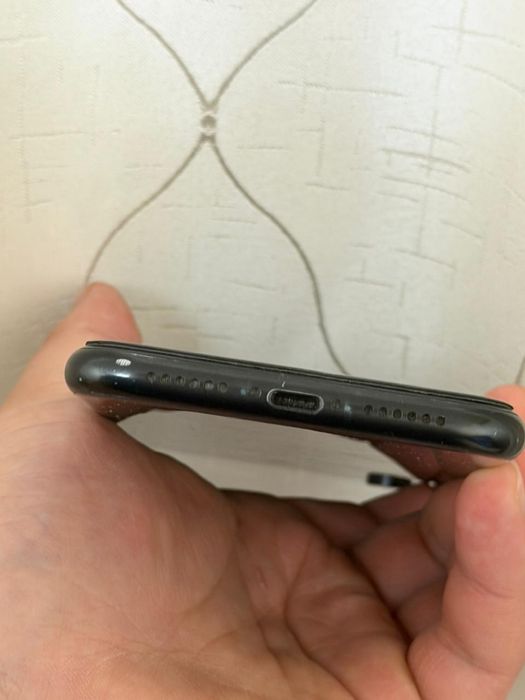 Продам Iphone XR 128