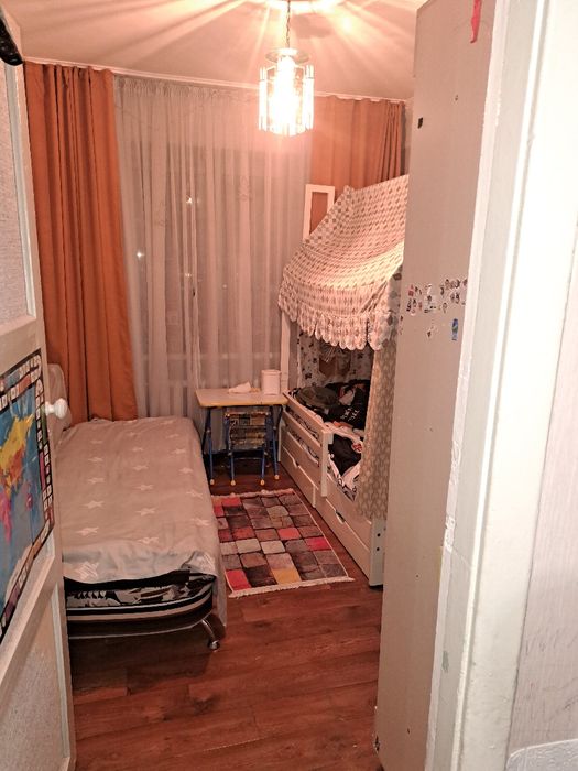 Продам 4 комнатную квартиру