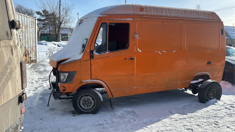 Запчасти на мерседес Т1 сапог