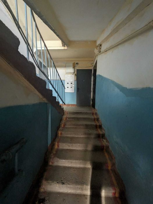 Срочно продам дешево 2к квартиру 9200