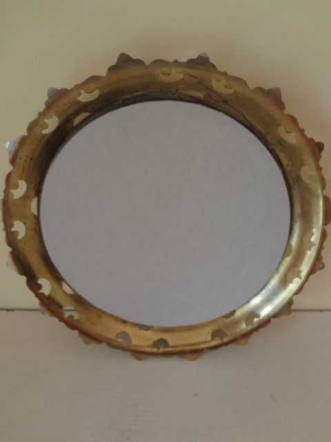 Овална картина с бронзова рамка