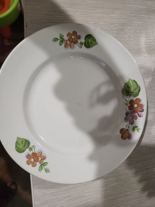 Продам тарелки фарфоровые