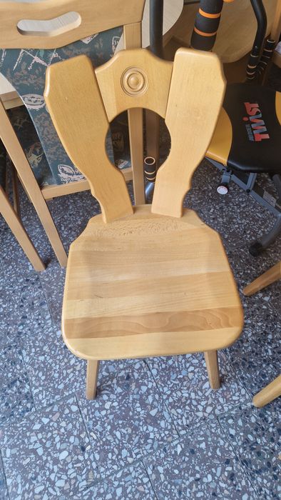 Masă pt 6 persoane cu 4 scaune din lemn masiv