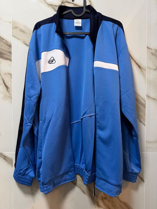 Чисто нов бродиран спортен суитшърт за футбол/спорт размер голям