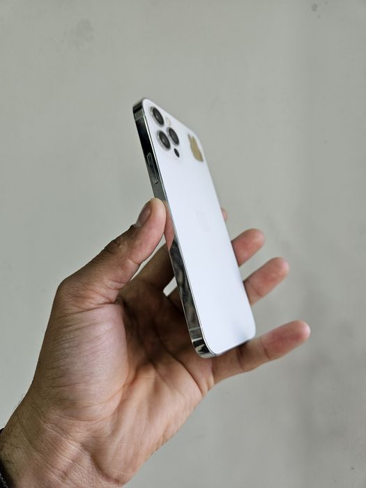 Iphone 12 pro.      .