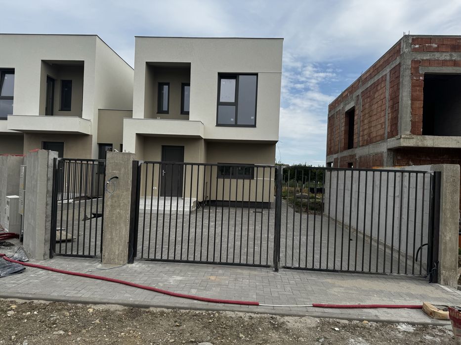 Casa tip duplex 1/2 fara pereti comuni Lugoj 2026
