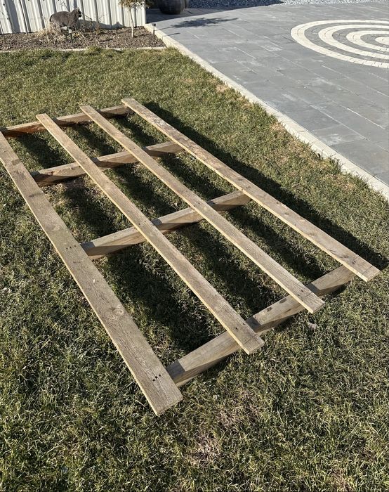 Palet din lemn 2.4m lungime, predare in Radauti