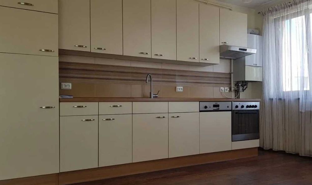 Дава се под наем Тристаен апартамент в Пловдив, Младежки Хълм - 74 кв.м за 234.6 € - Снимка #1