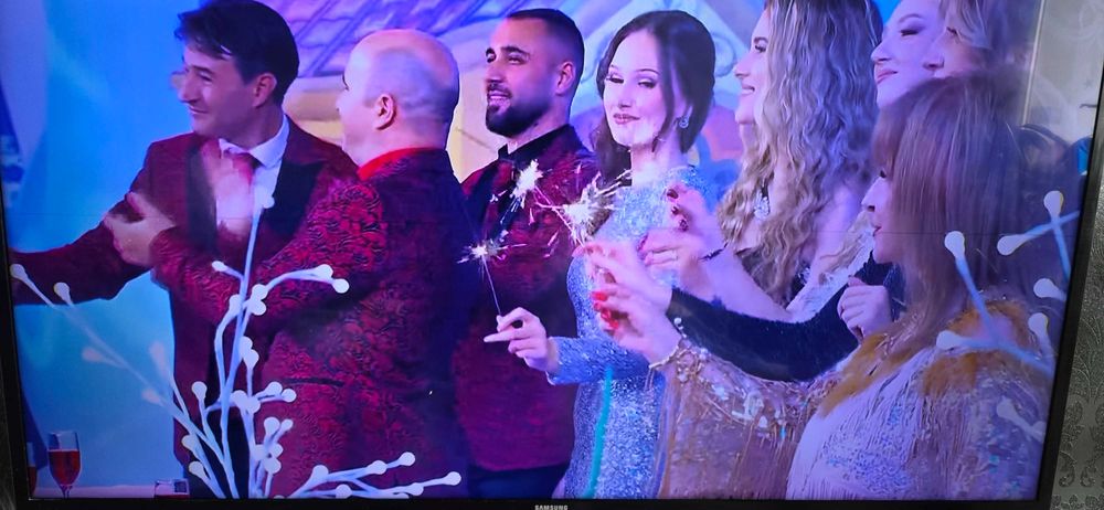 Телевизор Самсунг 43 инча - TV Samsung UE43KU6072U