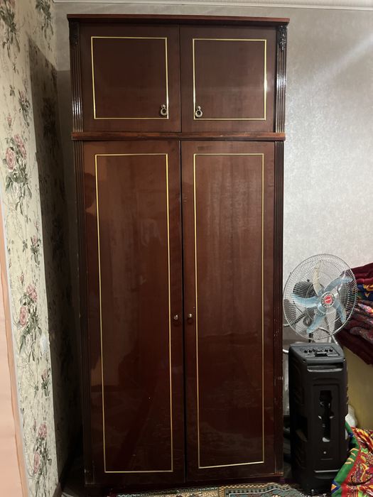 Шифоньер,сервант