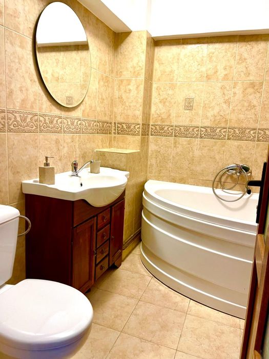 Apartament trei camere,de închiriat Centrul Civic