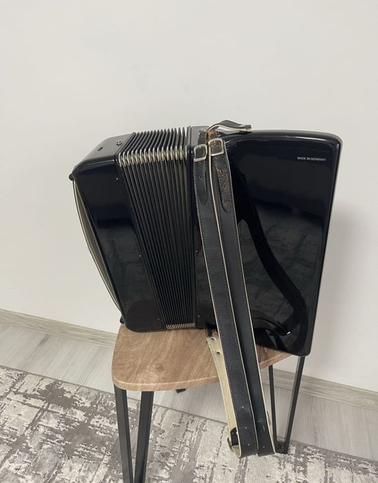 Vând acordeon hohner concerto II N 72 bași
