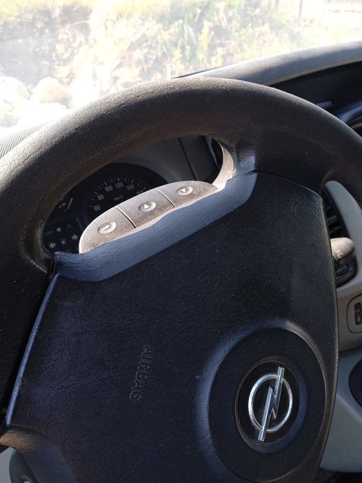 Опел виваро на части 2бр.