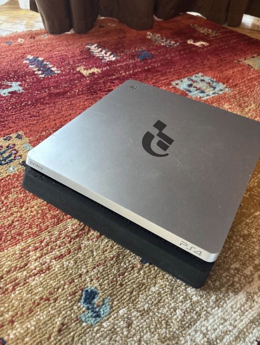 PlayStation 4 Slim 1TB - Ediție Limitată Gran Turismo Sport + 6 Jocuri