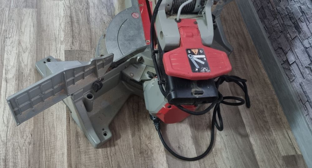 Milwaukee MS305DB Потапящ циркуляр с герунг