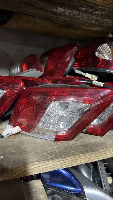 Задние фонари багажника Камри 45