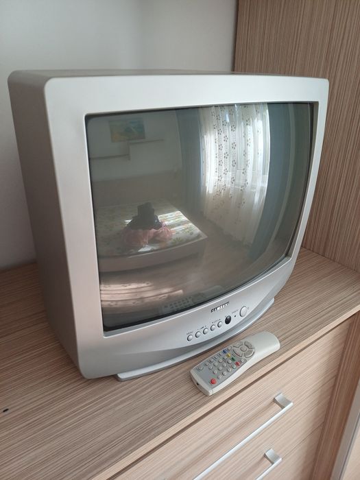 Televizor Samsung 163 cm si TV Samsung cu tub  56