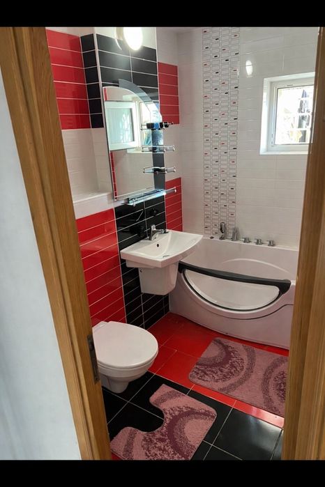 Vând apartament 4 camere 2 bai cartierul Noua