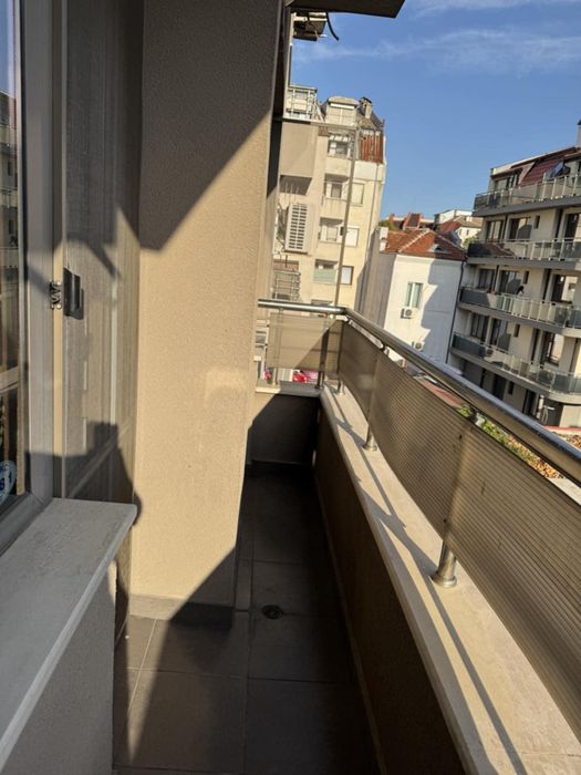 Дава се под наем Тристаен апартамент в Пловдив, Кършияка - 107 кв.м за 850 € - Снимка #12