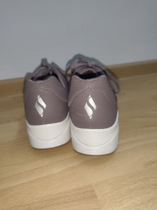 Adidasi roz Skechers m. 39,5