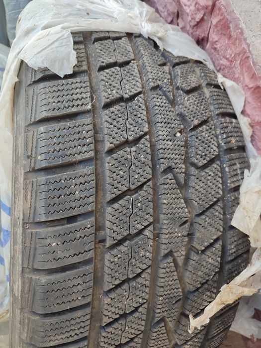 Продам автошины FARROAD в отличном состояние