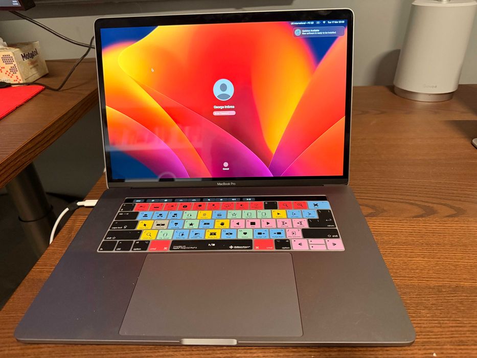 Macbook Pro 15" 2018 i9 2.9ghz, 32GB RAM, 1TB, Radeon Pro Vega 20