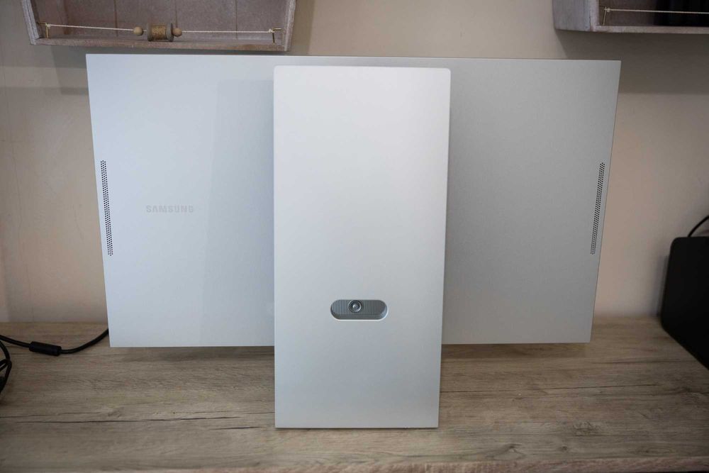 Samsung 5k 27" професионален смарт монитор.