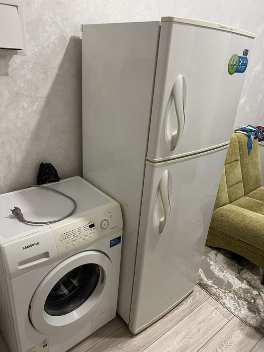 Продам Холодильник с Машинкой
