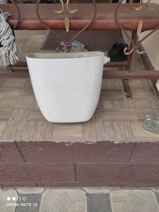 Унитаз и бочок от унитаза